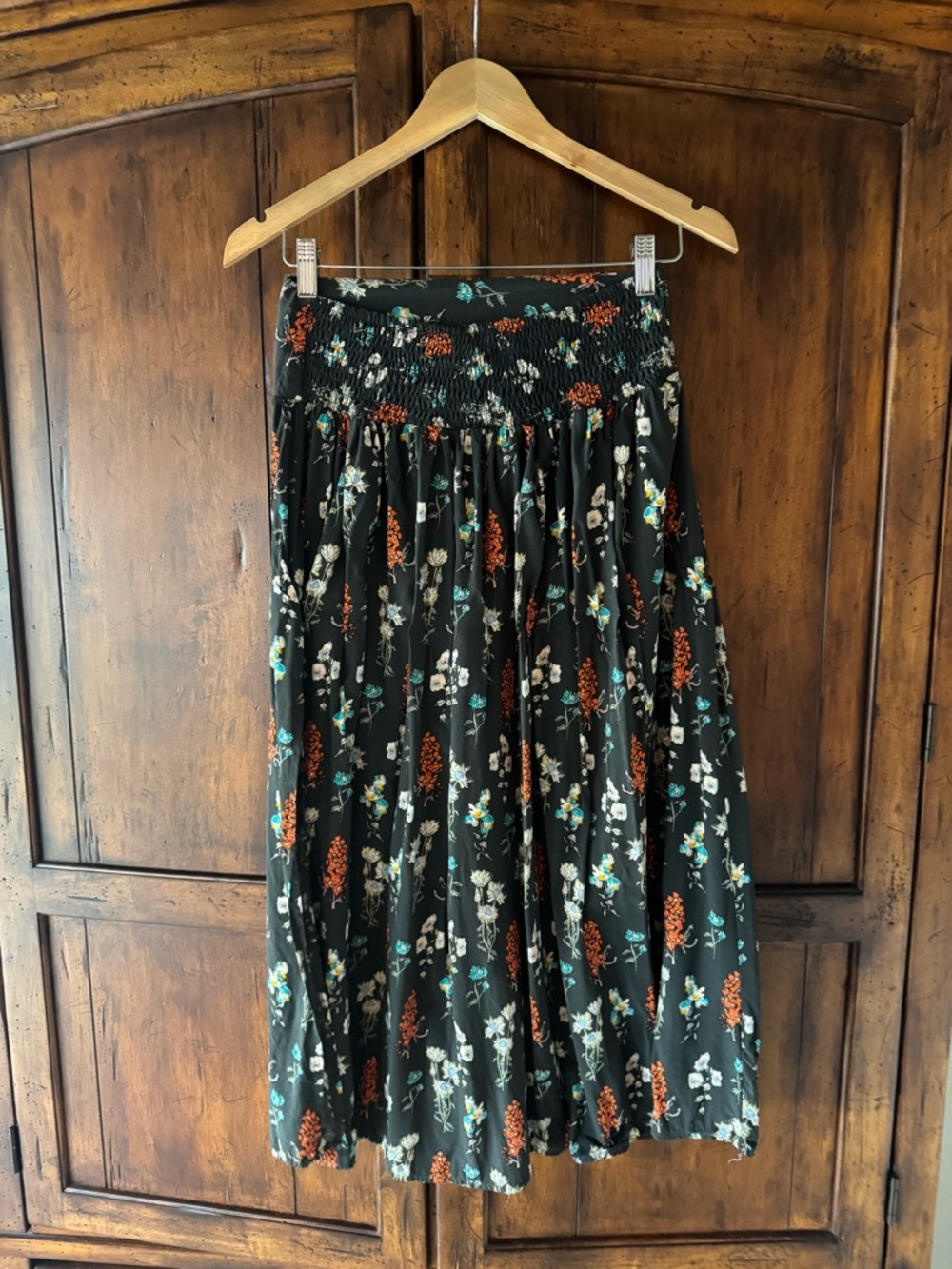 NATURAL LIFE Addie Midi Skirt in Charcoal Bouquet Size Small - Picture 3 of 5